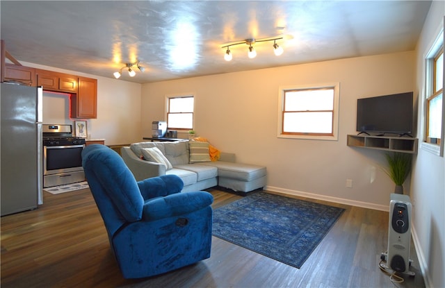 409 Himler Rd, Hempfield Twp Wml, PA 15601 - living area featuring dark wood-type flooring and baseboards