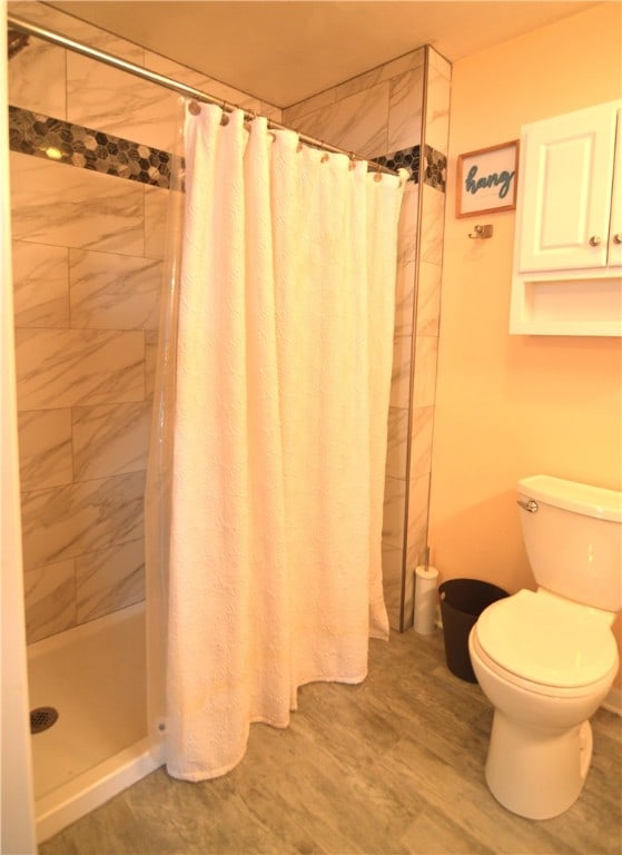 409 Himler Rd, Hempfield Twp Wml, PA 15601 - bathroom featuring a shower stall and toilet