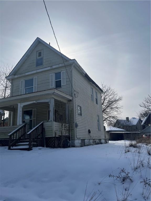 view of front of house featuring covered porch