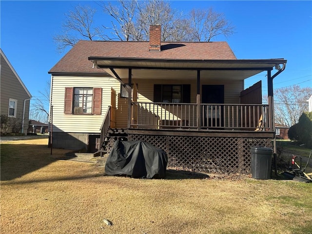 back of house featuring a yard