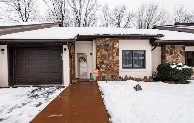 view of front facade with a garage