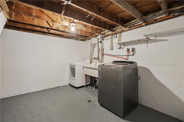 clothes washing area featuring sink and independent washer and dryer