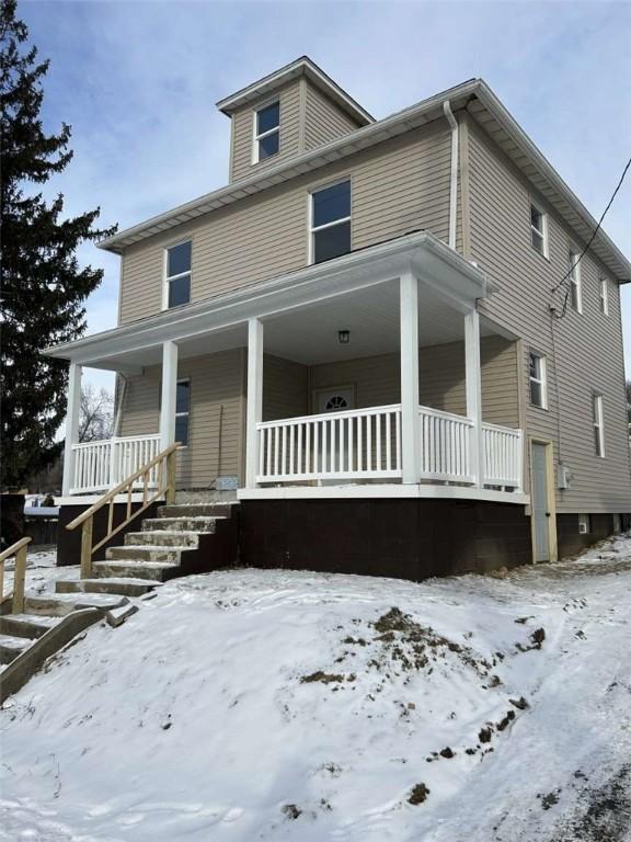 view of front of house featuring a porch