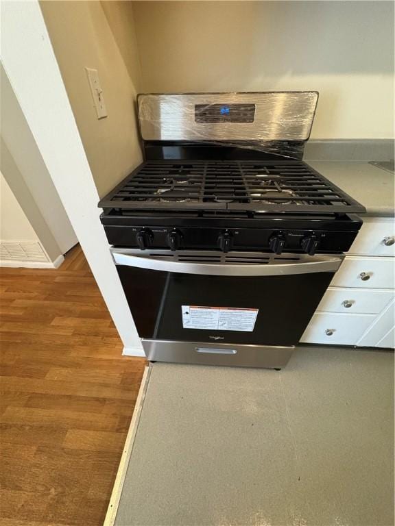 room details with stainless steel range with gas cooktop