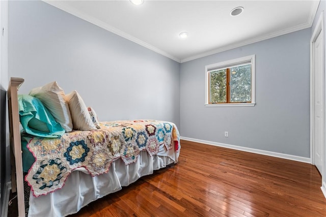 252 Latonka Dr, Jackson Twp Mer, PA 16137 - bedroom with wood finished floors, baseboards, recessed lighting, and crown molding