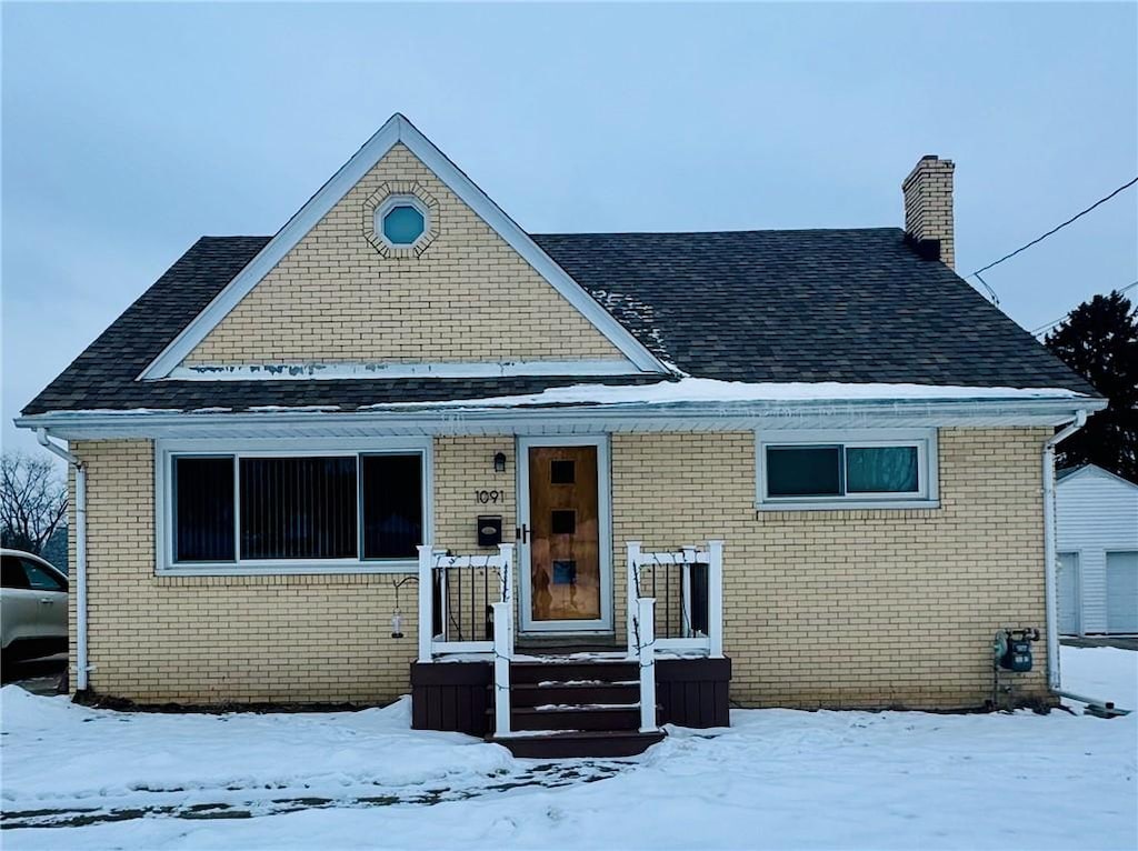 view of front of property