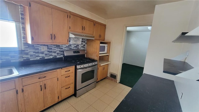 kitchen featuring gas range and tasteful backsplash