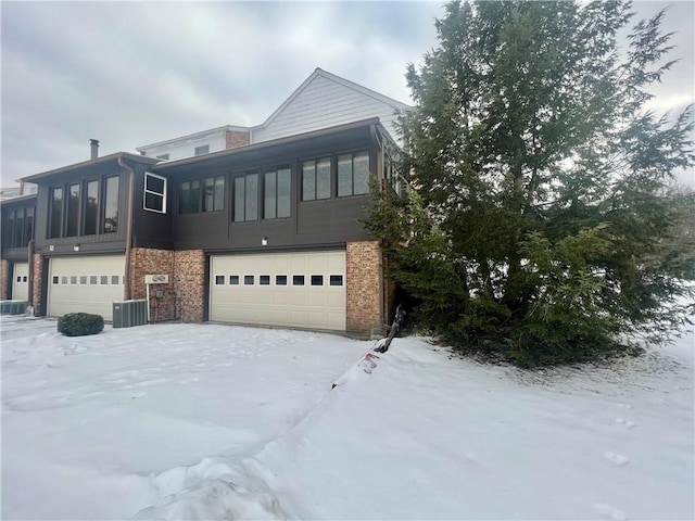 view of front of home featuring cooling unit and a garage