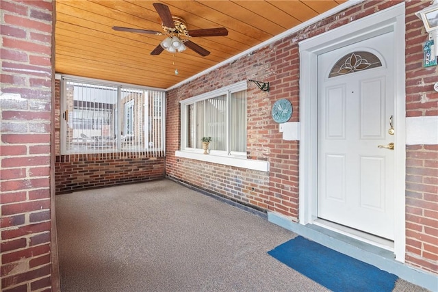 property entrance featuring ceiling fan and covered porch