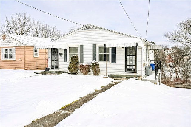 view of front of property