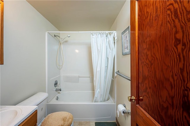 full bathroom featuring shower / tub combo with curtain, vanity, and toilet