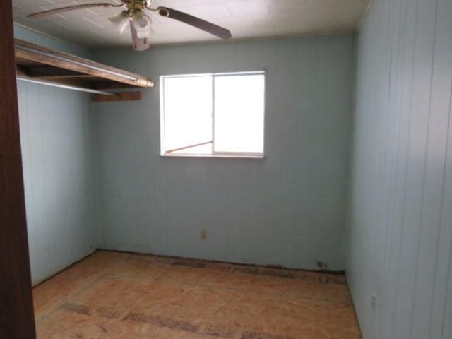 unfurnished room with ceiling fan