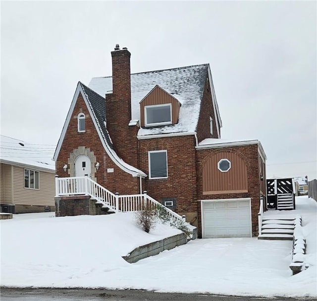 view of front of house featuring a garage