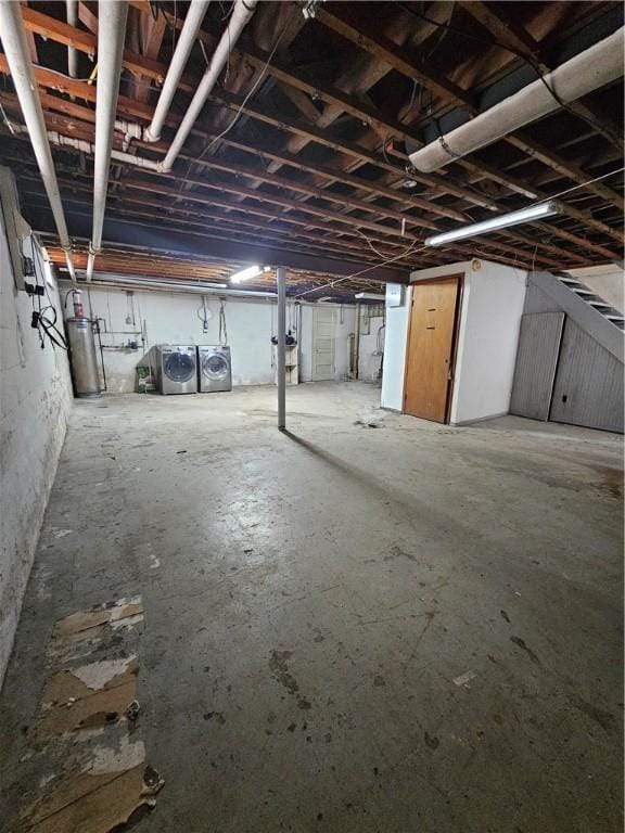 basement featuring independent washer and dryer