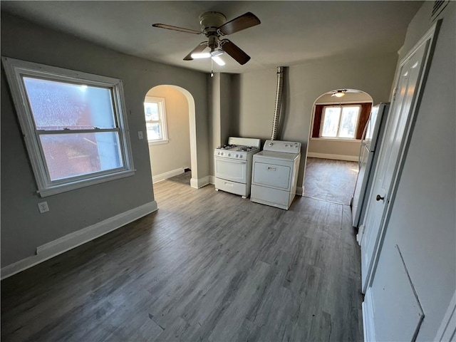 laundry area with hardwood / wood-style flooring, ceiling fan, plenty of natural light, and independent washer and dryer