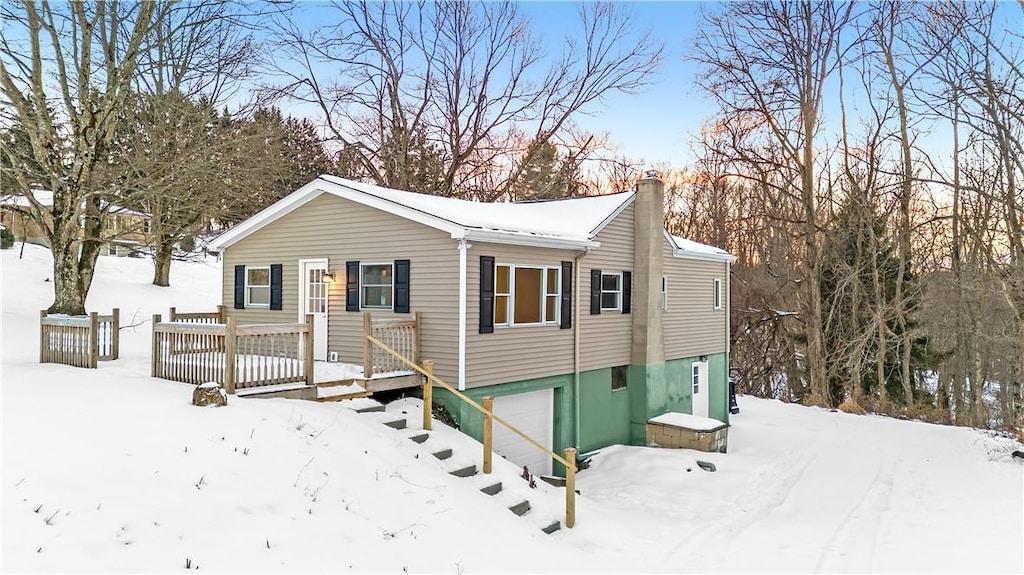 view of front of house featuring a garage