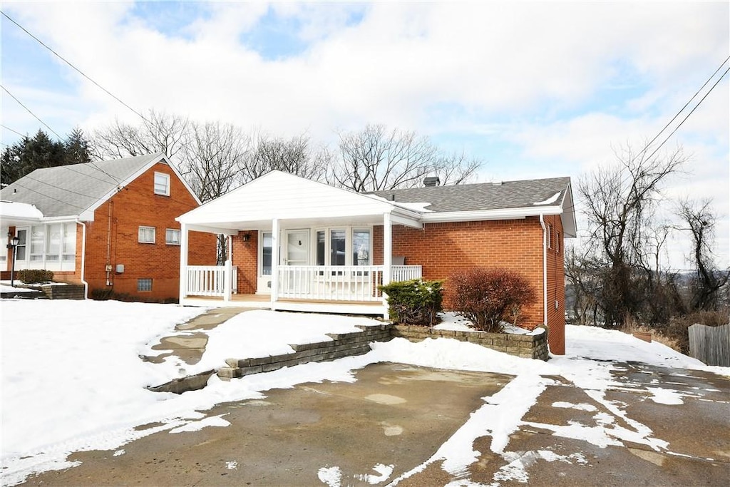 view of front of house featuring a porch