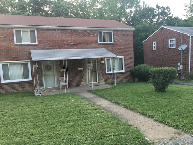 view of front of home featuring a front lawn