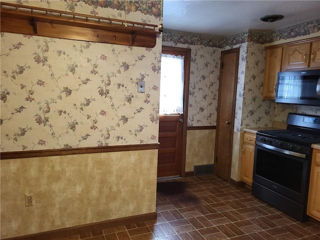 kitchen featuring gas stove