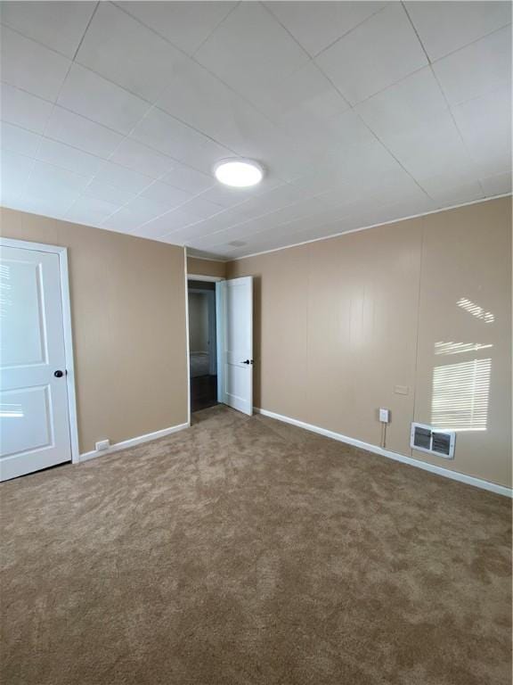 basement featuring carpet