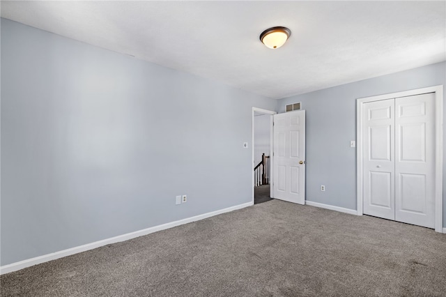 unfurnished bedroom with carpet flooring and a closet