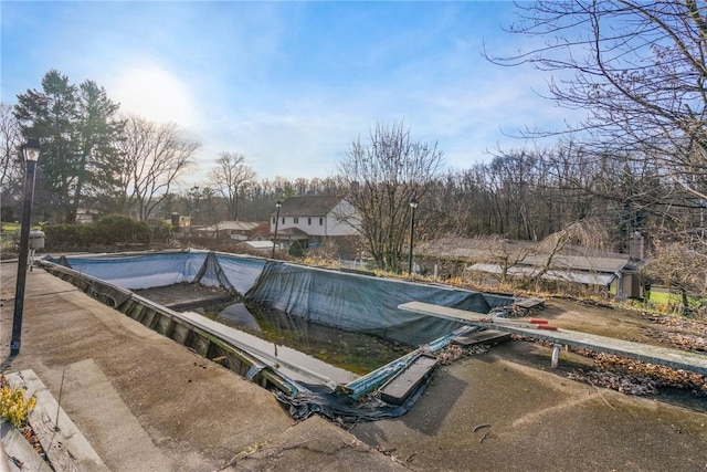 view of swimming pool