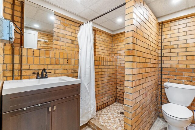 316 Noll Rd, Hanover Twp Bea, PA 15043 - bathroom with recessed lighting, tiled shower, vanity, and toilet