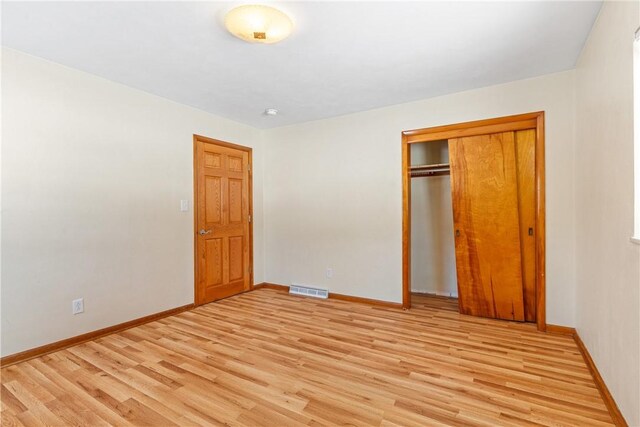 316 Noll Rd, Hanover Twp Bea, PA 15043 - unfurnished bedroom featuring visible vents, baseboards, light wood-type flooring, and a closet