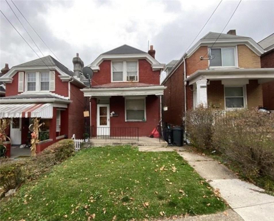 view of front of home with covered porch and a front yard