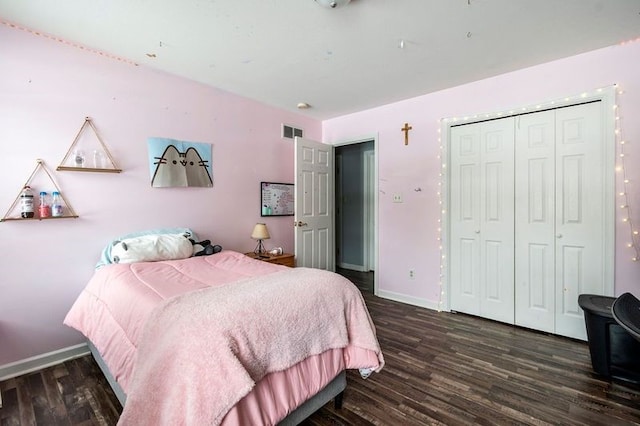 bedroom featuring dark wood-type flooring and a closet