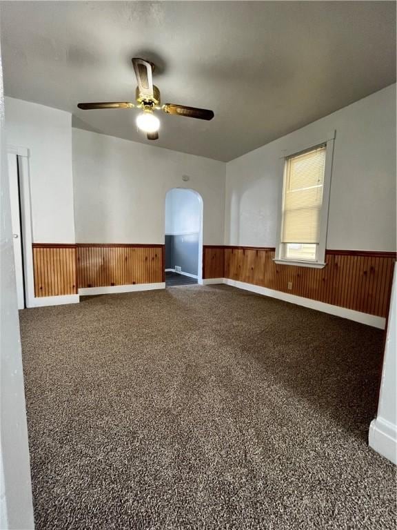 empty room with ceiling fan