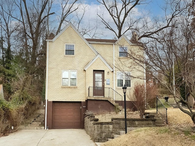 view of front facade featuring a garage