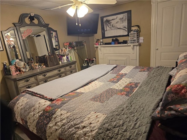 bedroom with ceiling fan