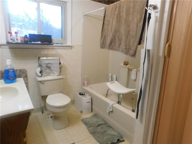 full bath with shower / bathtub combination with curtain, toilet, and vanity