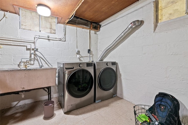 laundry room featuring sink and washer and clothes dryer