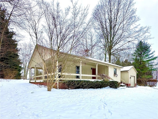 manufactured / mobile home with a garage