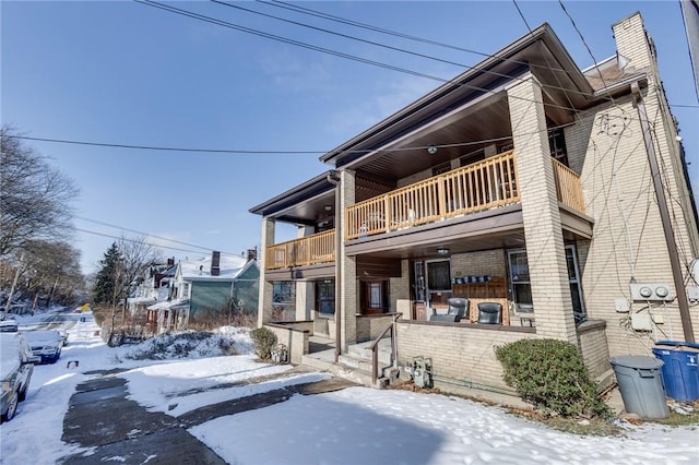 view of front of home featuring a balcony