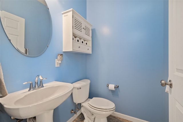 bathroom featuring toilet and sink