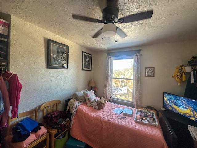 bedroom featuring a textured ceiling and ceiling fan