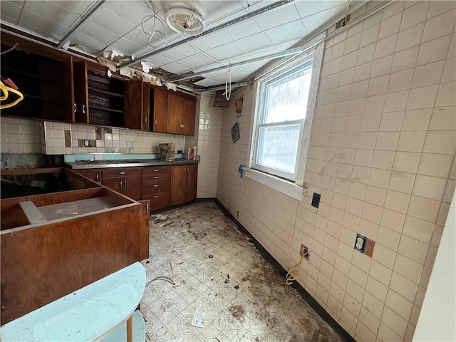 kitchen featuring tasteful backsplash and dark brown cabinets