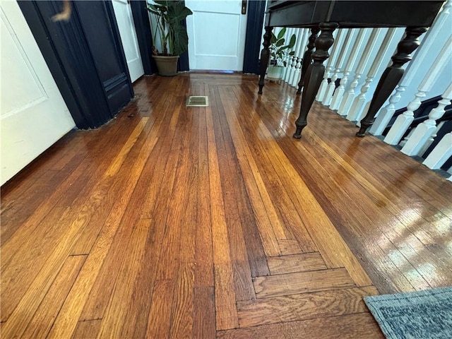 interior details with hardwood / wood-style floors