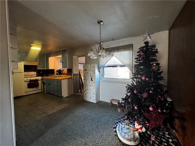 interior space featuring sink and a chandelier