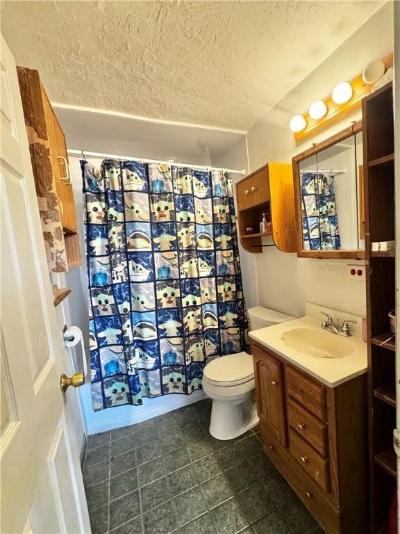 bathroom featuring a shower with curtain, vanity, toilet, and a textured ceiling