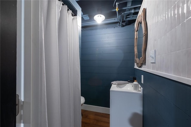 bathroom featuring vanity, toilet, curtained shower, and hardwood / wood-style floors