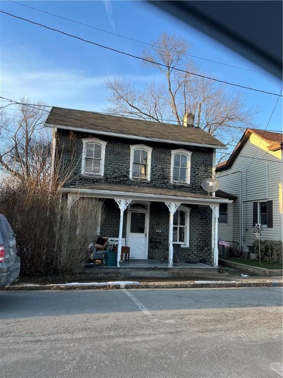 view of front property featuring a porch