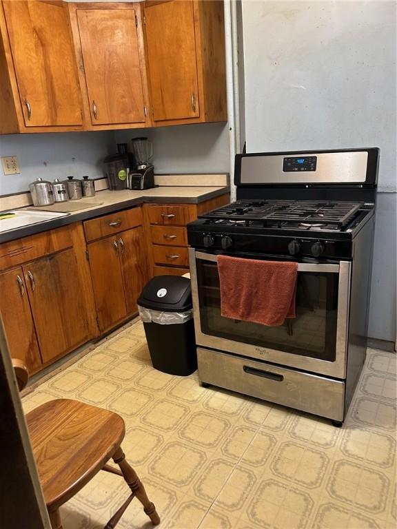 kitchen with sink and stainless steel gas range oven