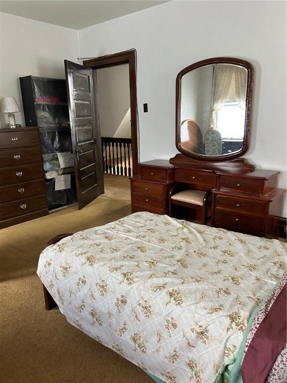 bedroom with carpet flooring