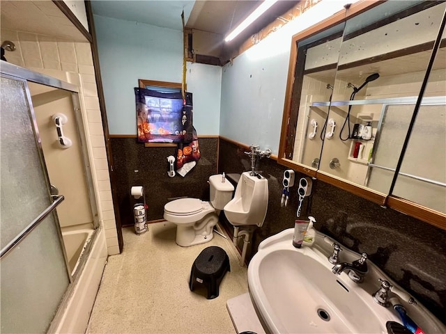 full bathroom with combined bath / shower with glass door, sink, and toilet