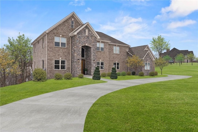 view of front facade with a front yard