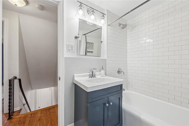 bathroom featuring vanity and tiled shower / bath